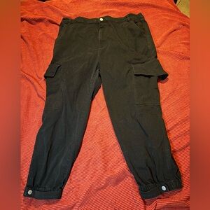 Black cargo pants. Size 3XL. Forever 21.